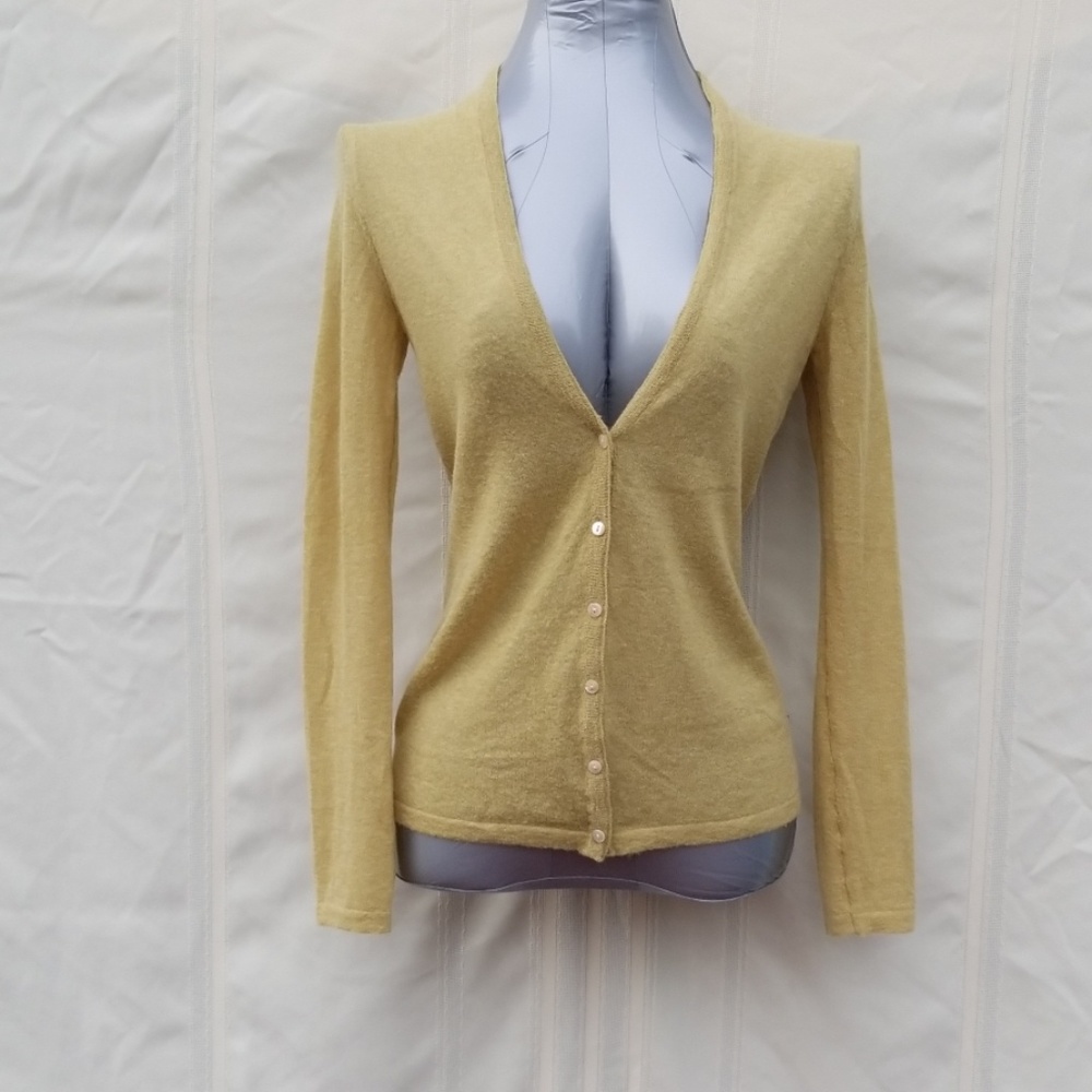 Banana Republic fine gauge knit cardigan